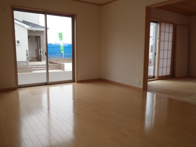 Same specifications photos (living)