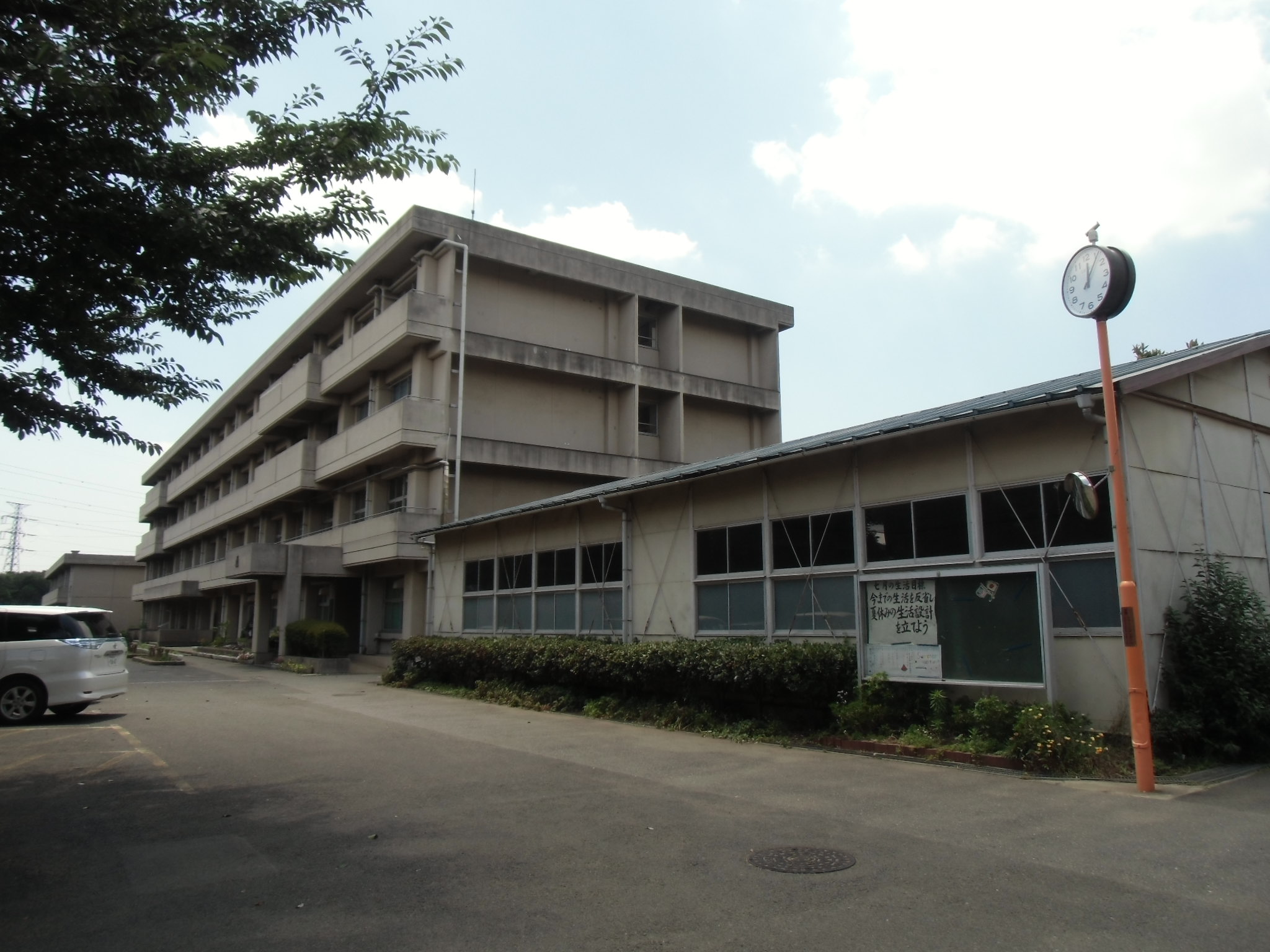 Junior high school. 865m until the Chiba Municipal Kaizuka junior high school (junior high school)