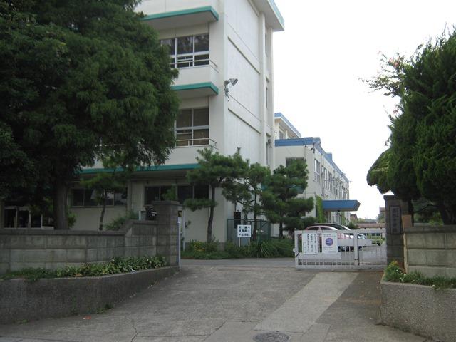 Junior high school. 150m Wakamatsu junior high school until junior high school Wakamatsu