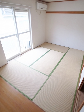 Living and room. I think I want at least one Japanese-style room in the Home!