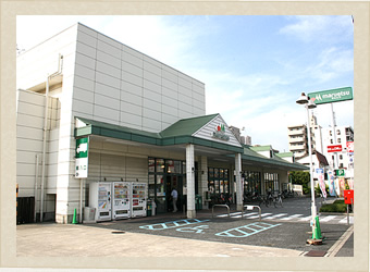 Supermarket. 800m until Maruetsu (super)