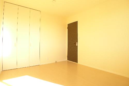 Other room space. Western-style 7,4 Pledge + plenty of storage WIC