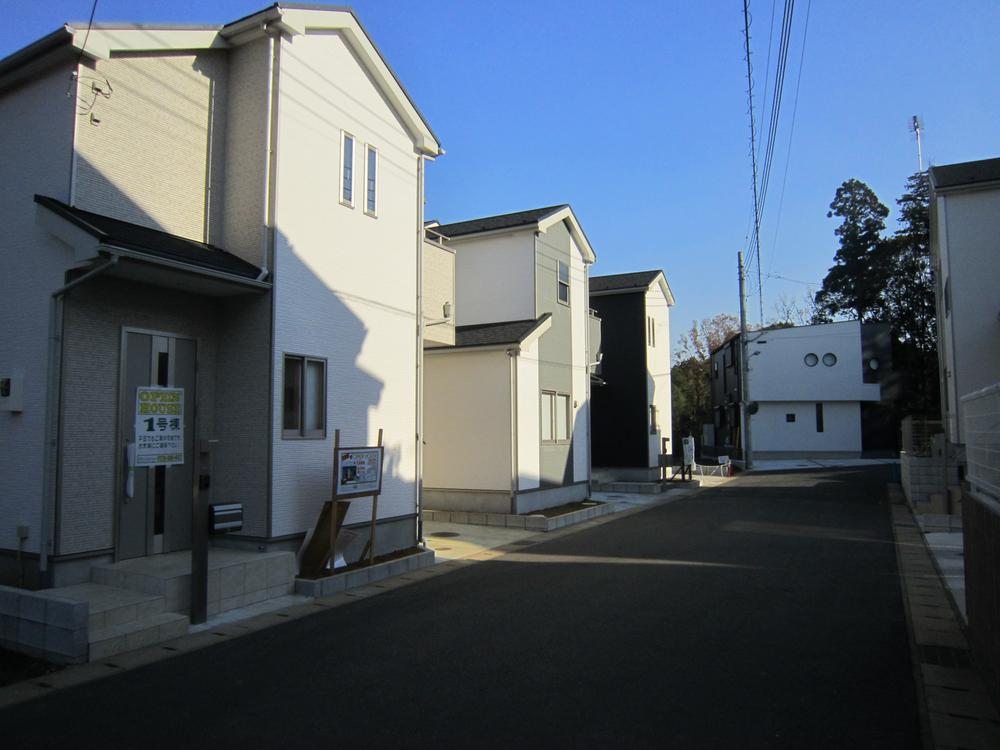 Local photos, including front road. Local (12 May 2013) Shooting