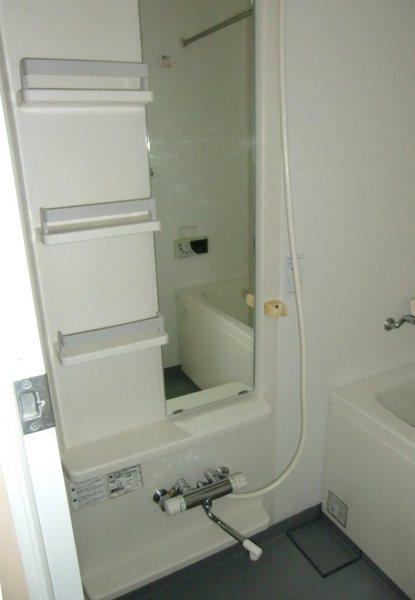 Bath. Add 焚給 hot water ・ With bathroom heating ventilation dryer