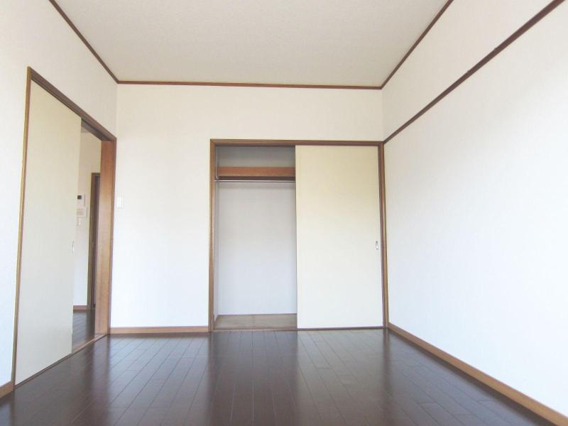 Other room space. Spacious Western-style, Storage also been enhanced family recommended