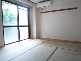 Living and room. Tsuga Station is a 1-minute walk