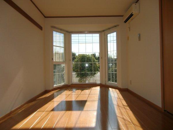 Other room space. The window is large, bright Western-style