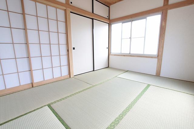 Other introspection. Second floor Japanese-style room Is the interior and exterior renovation completed