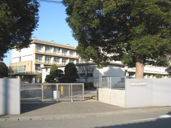Junior high school. 2095m up to junior high school in Chiba City Tateyama King