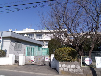 Primary school. Wakamatsu until the elementary school (elementary school) 560m