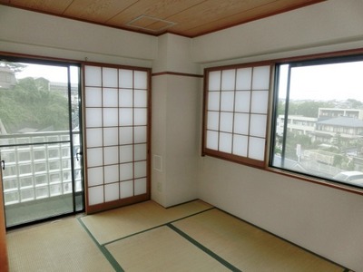 Living and room. A two-sided lighting is bright Japanese-style room 6 quires.