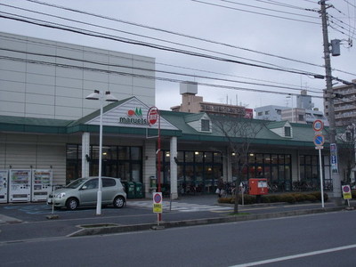 Supermarket. Maruetsu to (super) 416m