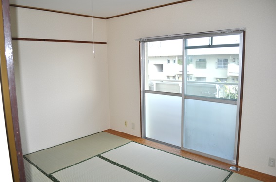 Living and room. cross, tatami, Sliding door, Already re-covering