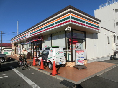 Convenience store. 380m to Seven-Eleven (convenience store)