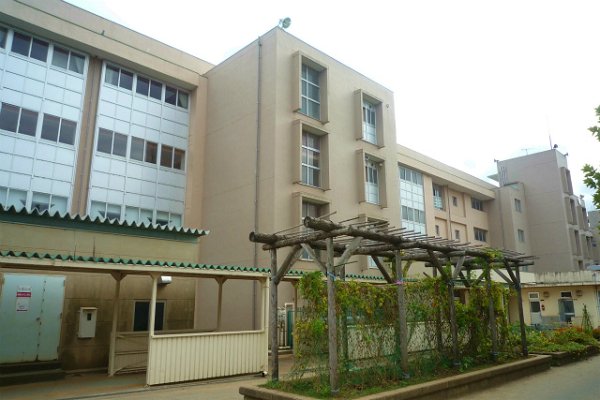 Primary school. 1200m until the North Kaizuka elementary school (elementary school)