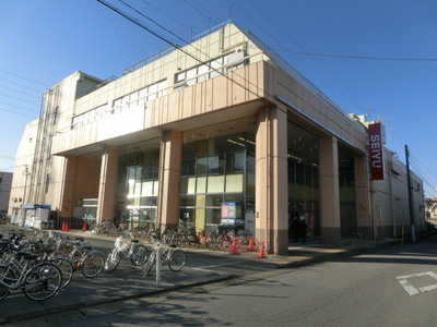 Supermarket. Seiyu to (super) 960m