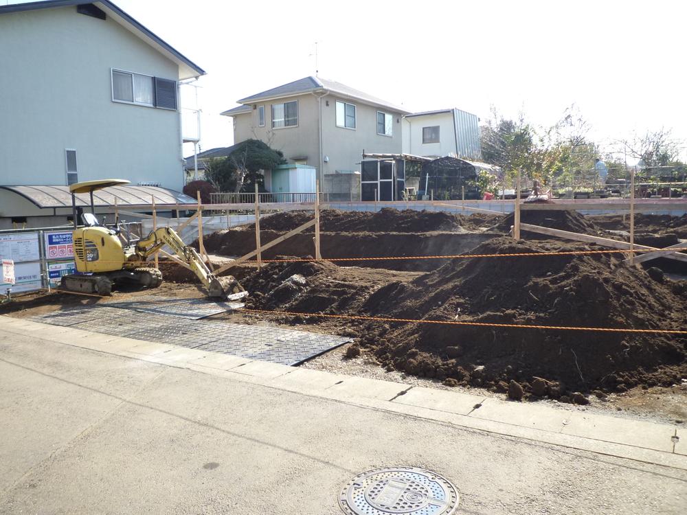 Local photos, including front road. Local (12 May 2013) Shooting