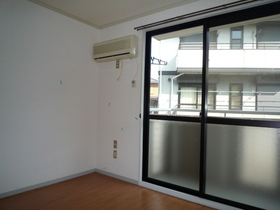 Living and room. Air-conditioned 1 groups!