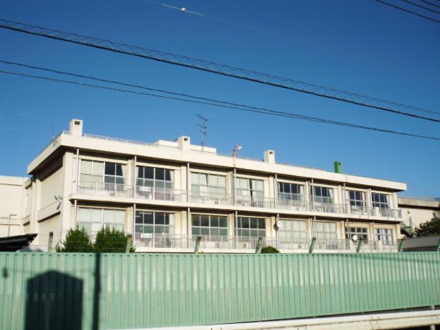 Primary school. 1290m to the Chiba Municipal Wakamatsu Elementary School