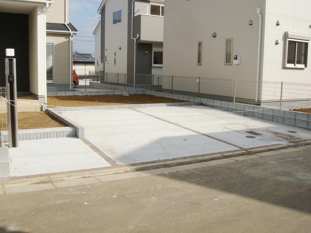 Parking lot. 6 Building Two car space