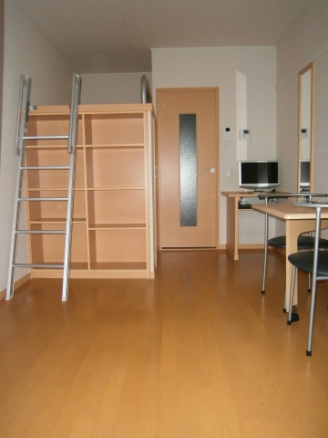 Living and room. Same type of room: With cabinet