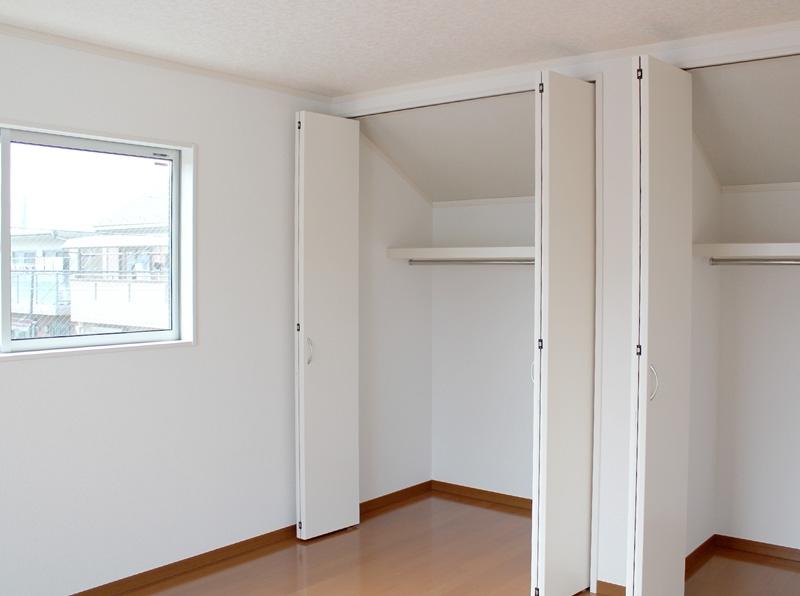 Same specifications photos (living). Same specifications Photo: Yes housed living (in each room. Size is different in each room)