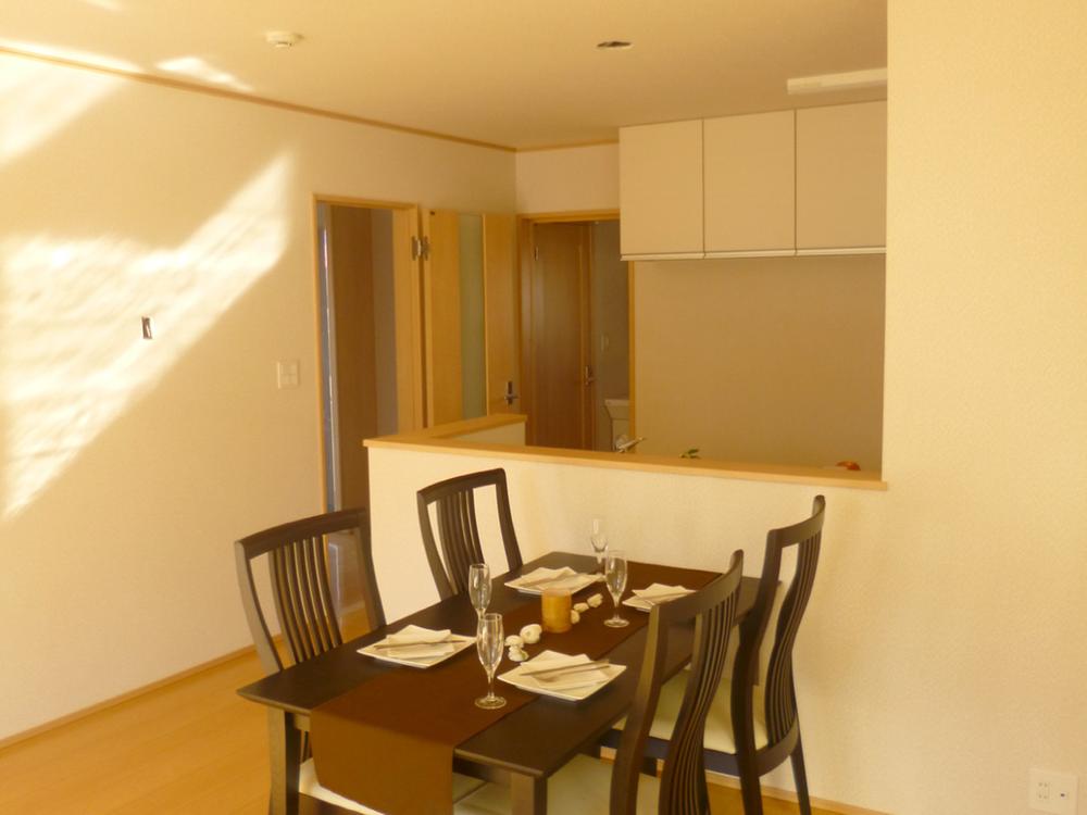 Living. Face-to-face kitchen living and continued, Space widely, Family conversation while cooking can you room (November 2013) Shooting