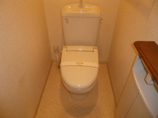 Toilet. There is a feeling of cleanliness