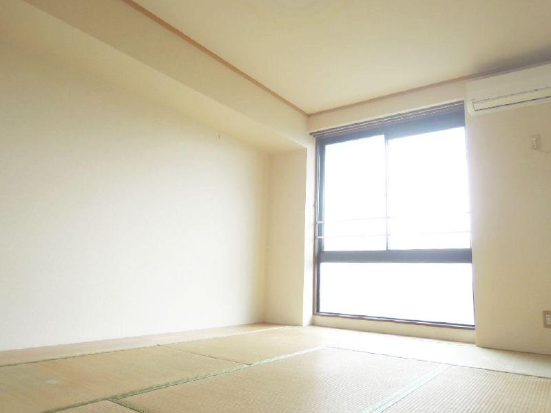 Other room space. Japanese-style room 6 quires Air conditioning equipment already in beautiful tatami