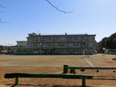 Primary school. Mitsuwadai 300m to the south elementary school (elementary school)