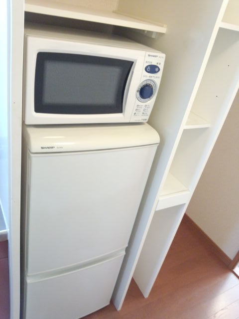Kitchen. microwave ・ Refrigerator with
