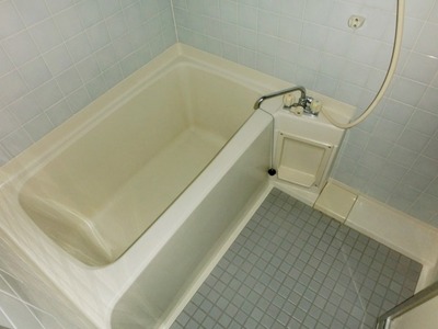 Bath. Clean bathroom.