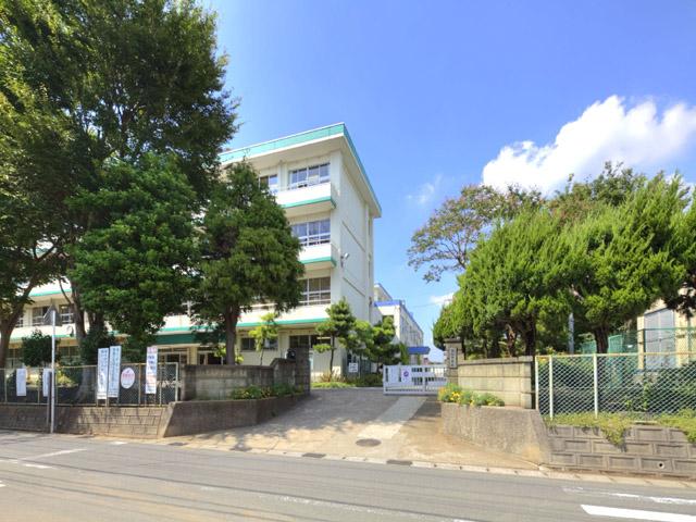 Junior high school. 2500m to Wakamatsu junior high school