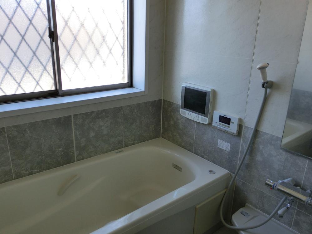 Bathroom. Local (12 May 2013) Shooting