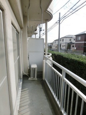 Balcony. You Jose also laundry.