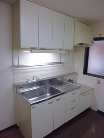 Kitchen. It has been changed to the Japanese-style room → Western!  It is the apartment of a 1-minute walk station! 