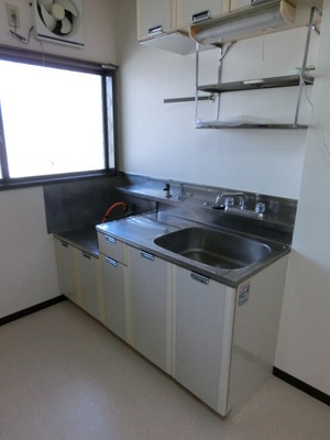 Kitchen. Two-burner gas stove installation Allowed