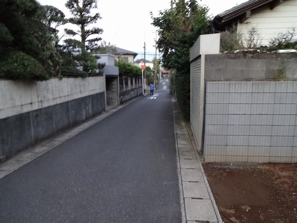 Local photos, including front road. Local (10 May 2012) shooting