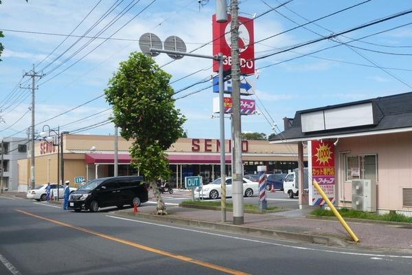 Supermarket. 600m until the boatman