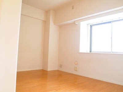 Living and room. The Western-style bay window ・ There is a garden tub