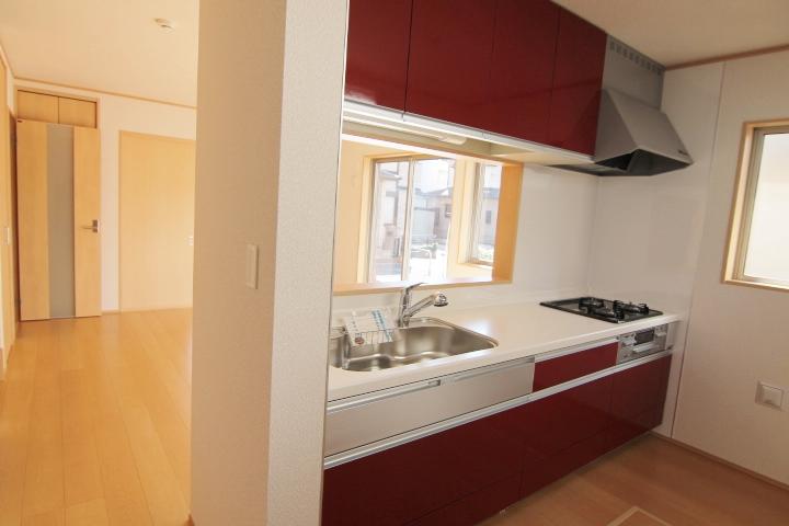 Kitchen.  ■ Finished already ■ 1 Building is in the kitchen. Likely Very cute red kitchen wife is joy! !