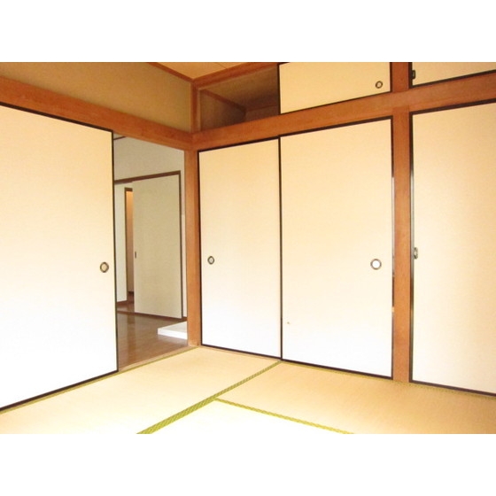 Toilet. Japanese-style room Plenty of storage