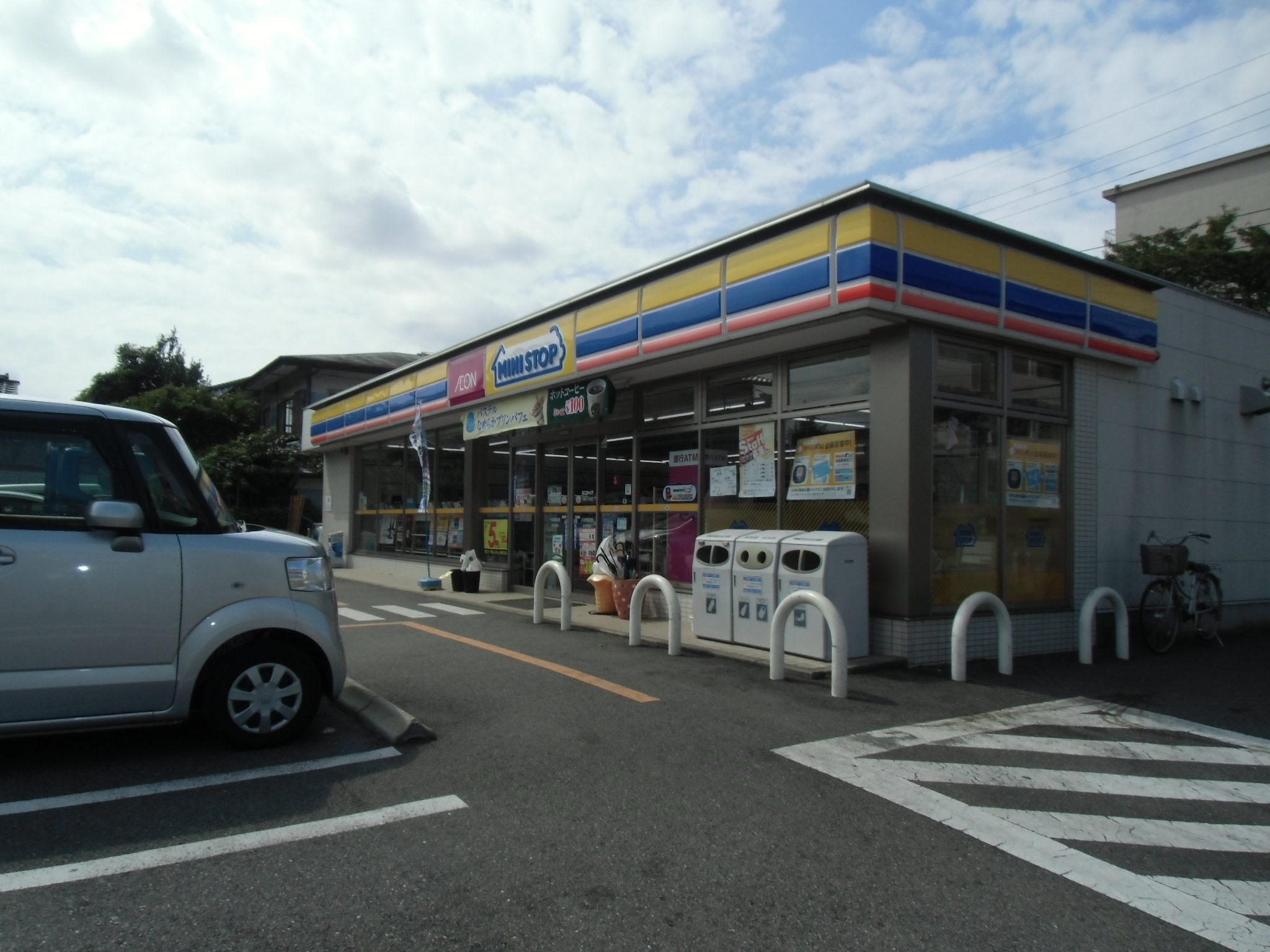 Convenience store. MINISTOP Chiba Mitsuwadai store up (convenience store) 613m