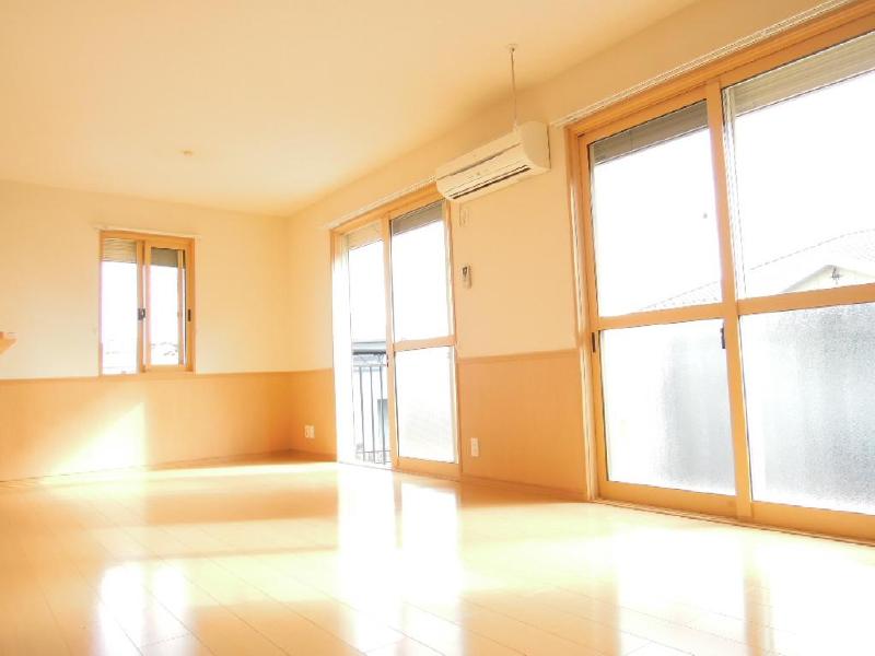 Other room space. The window also spacious many bright balcony