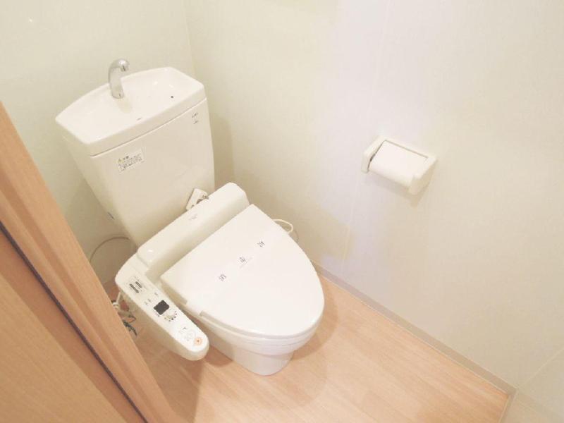 Toilet. Toilets clean renovation completed ・ With Washlet