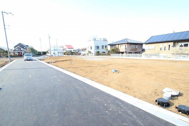 Local photos, including front road. Local (12 May 2013) Shooting