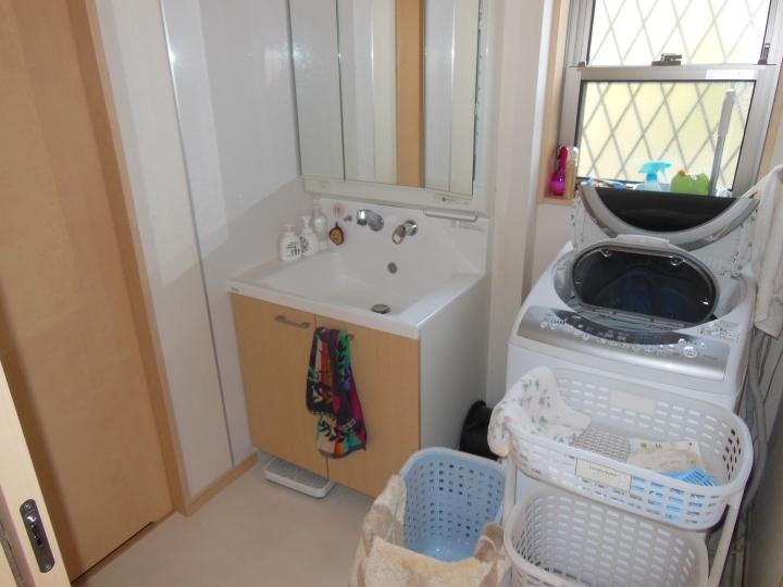 Wash basin, toilet
