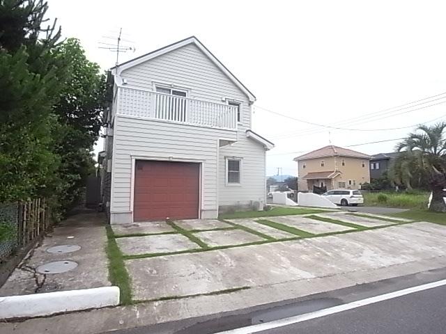 Parking lot. Garage one ・ Outside every three: a total of four parking spaces