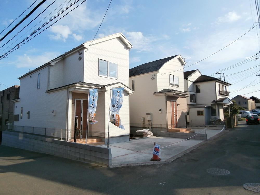 Local photos, including front road. Local (11 May 2013) Shooting