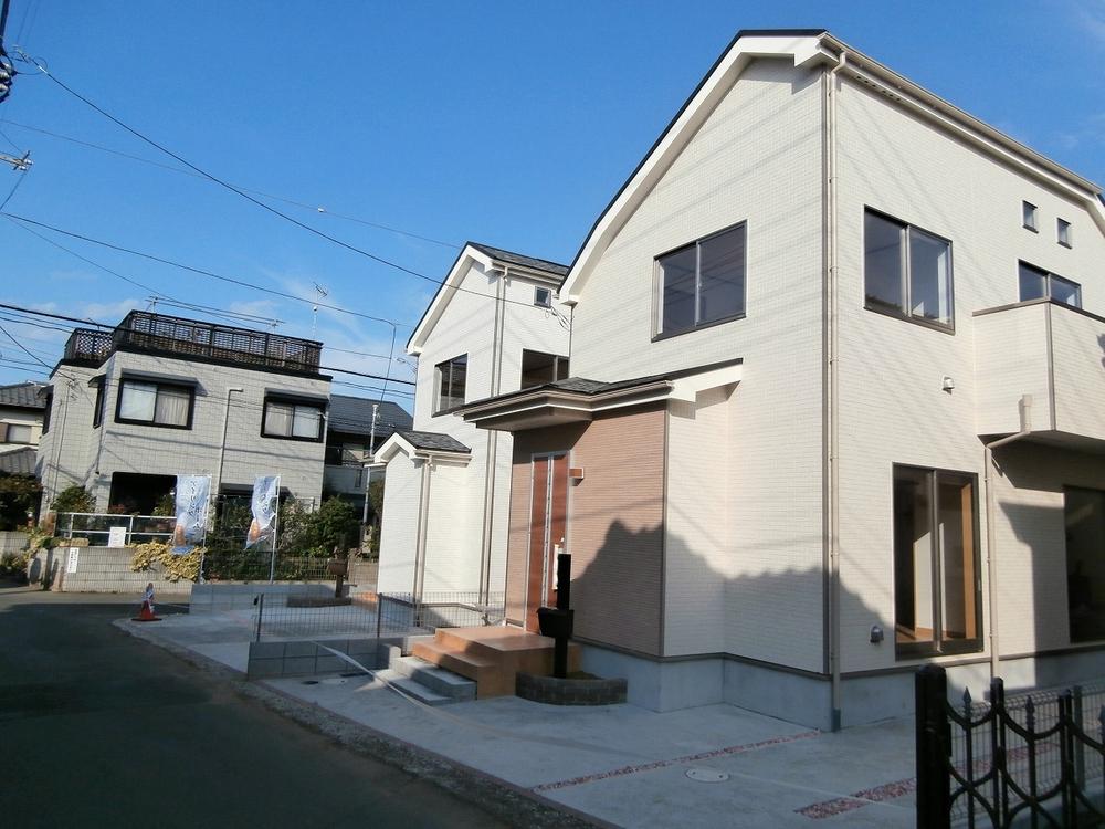 Local appearance photo. Local (11 May 2013) Shooting